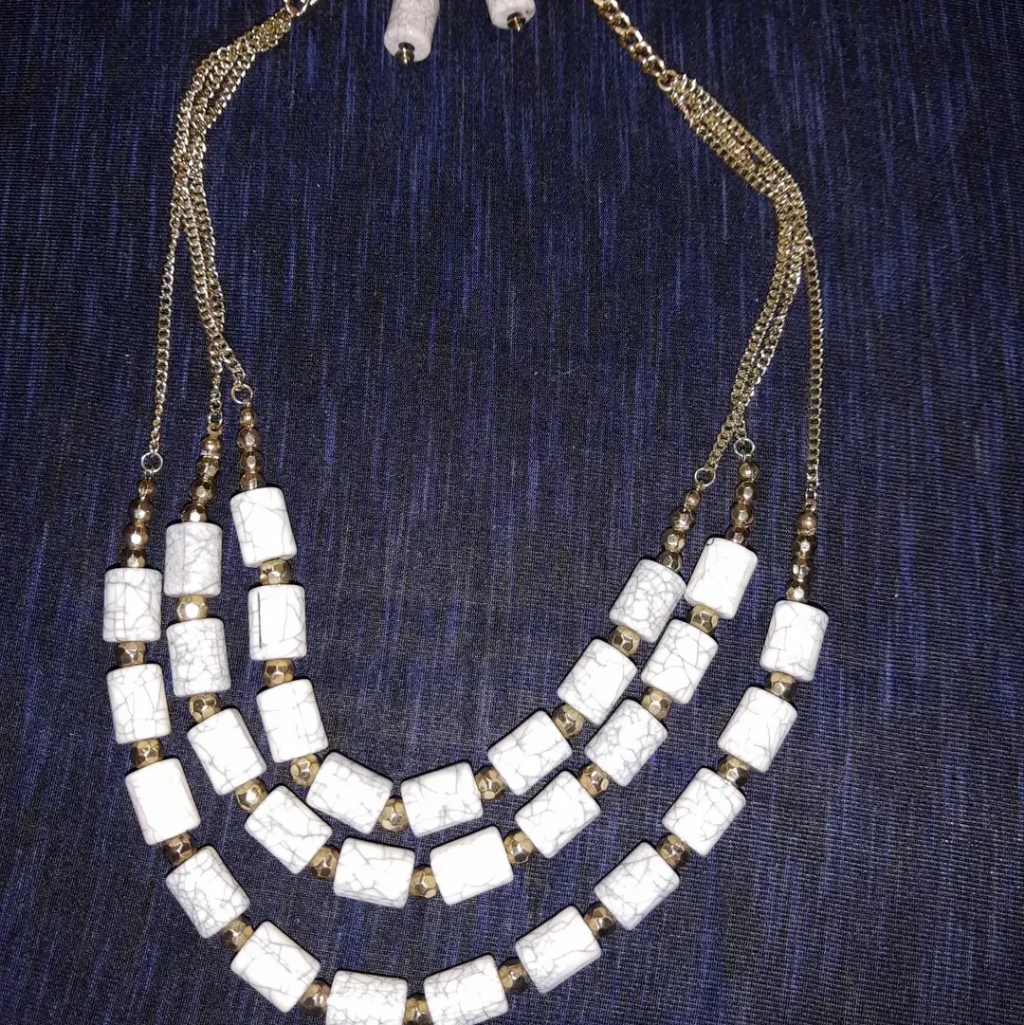 3 Rows Short Necklace Set 25$